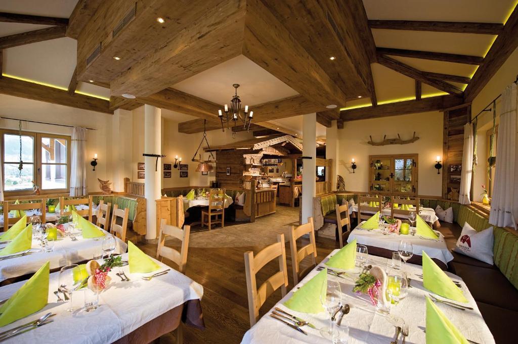 Grizzly Sport & Motorrad Resort Sankt Margarethen im Lungau Ngoại thất bức ảnh
