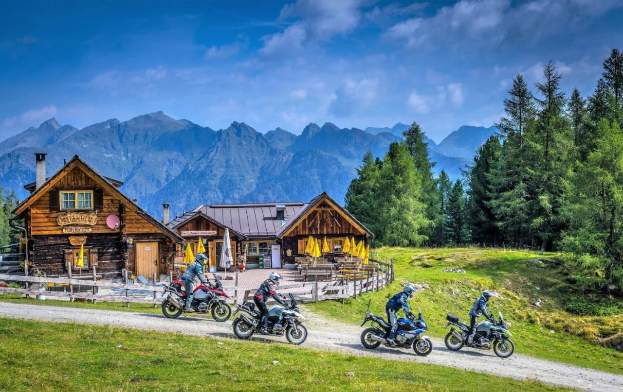 Grizzly Sport & Motorrad Resort Sankt Margarethen im Lungau Ngoại thất bức ảnh
